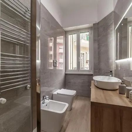 Domus 124, Elegant Comfort With Parking Apartment Rome