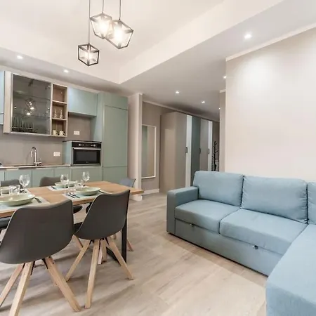 Domus 124, Elegant Comfort With Parking Apartment