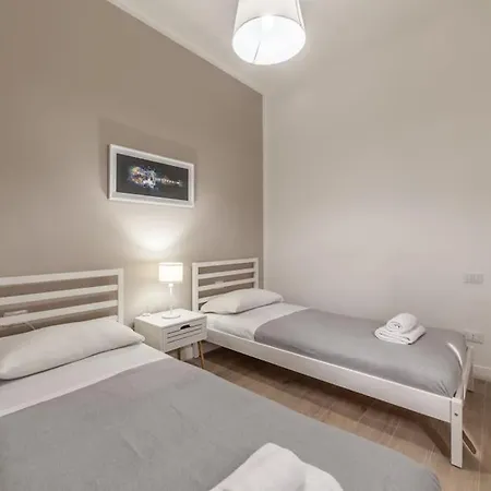 דירה Domus 124, Elegant Comfort With Parking רומא
